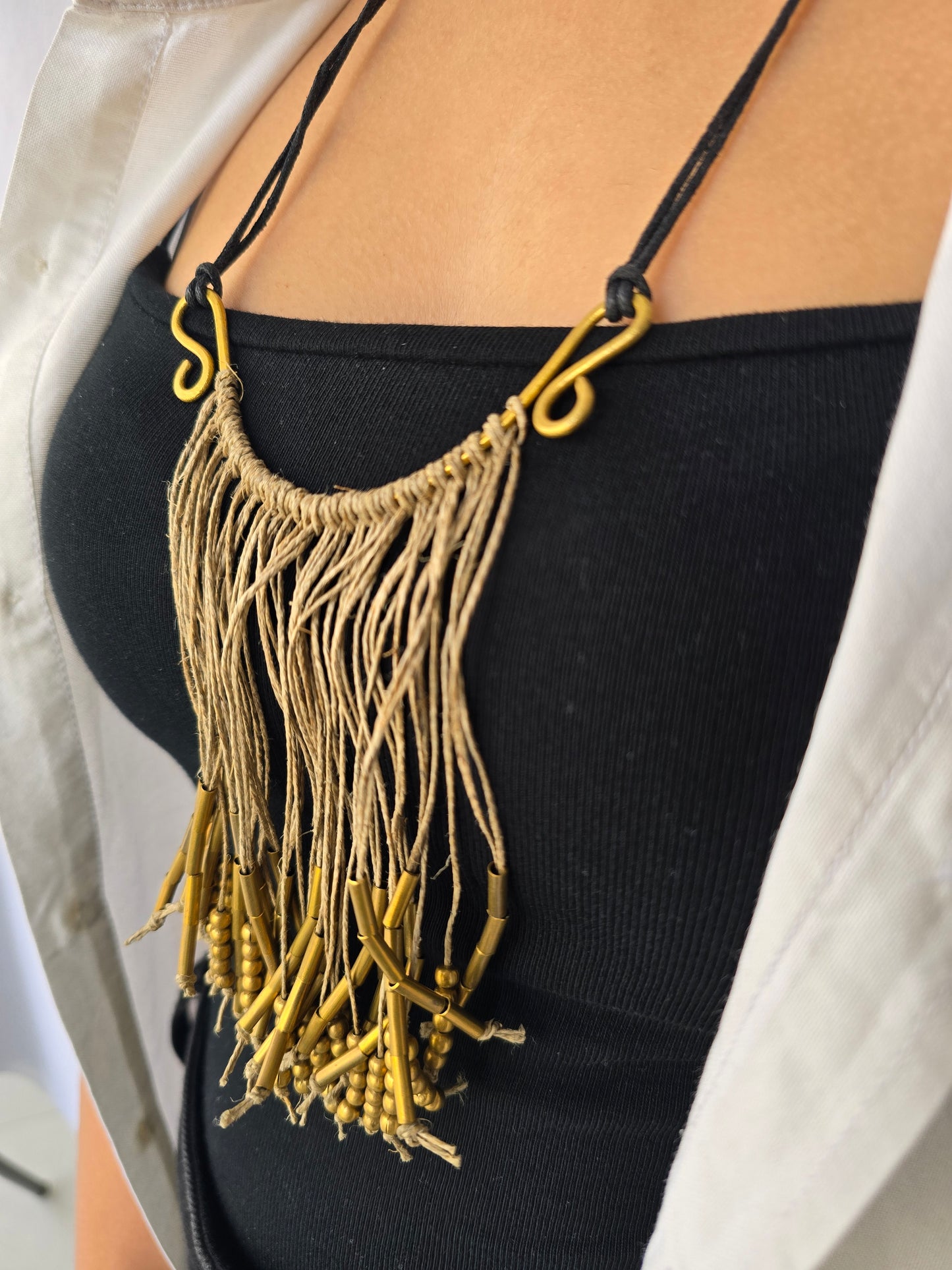 Bar necklace with jute thread