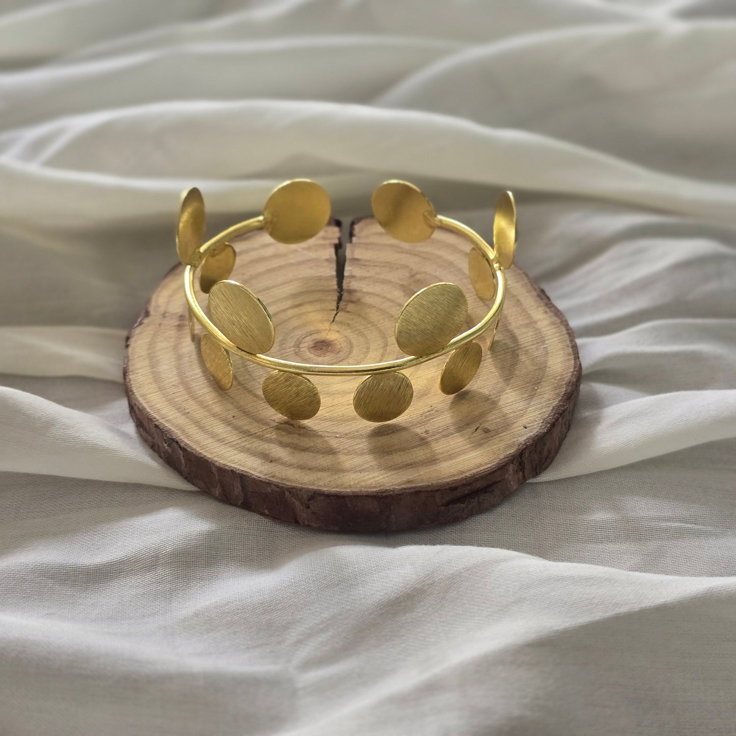 Circular disc cuff 1