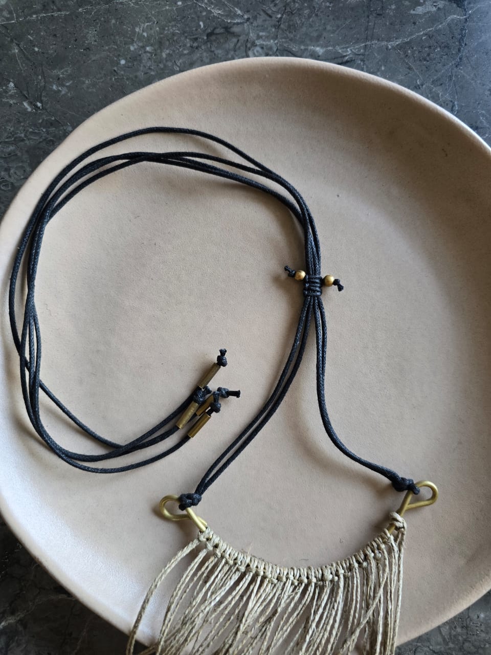 Bar necklace with jute thread