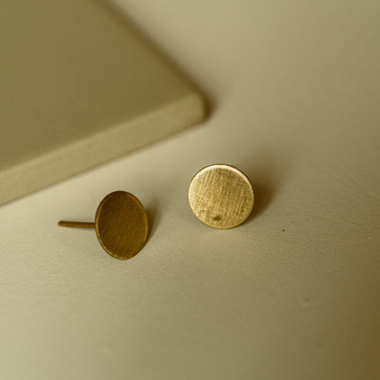 Minimal circular studs - brass