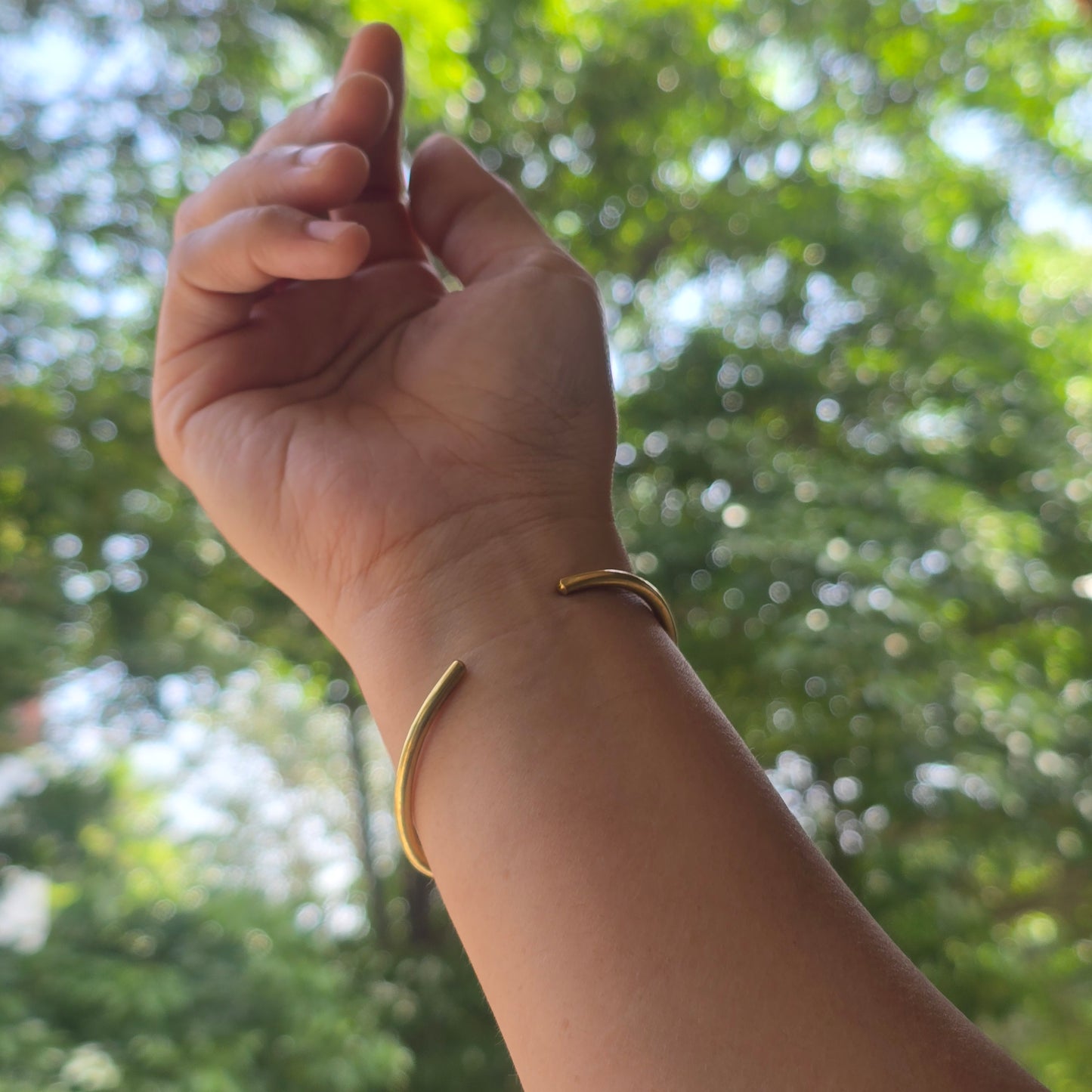 V shaped cuff