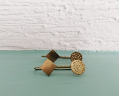 Beaten circular rhombus hooks - brass