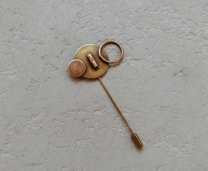 Disc lapel pin with circles