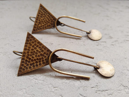 Triangular earrings with horse shoe and disc embellishments