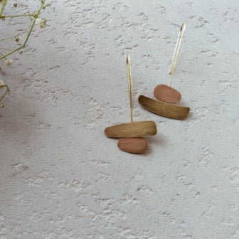 Uneven mixed metal hooks