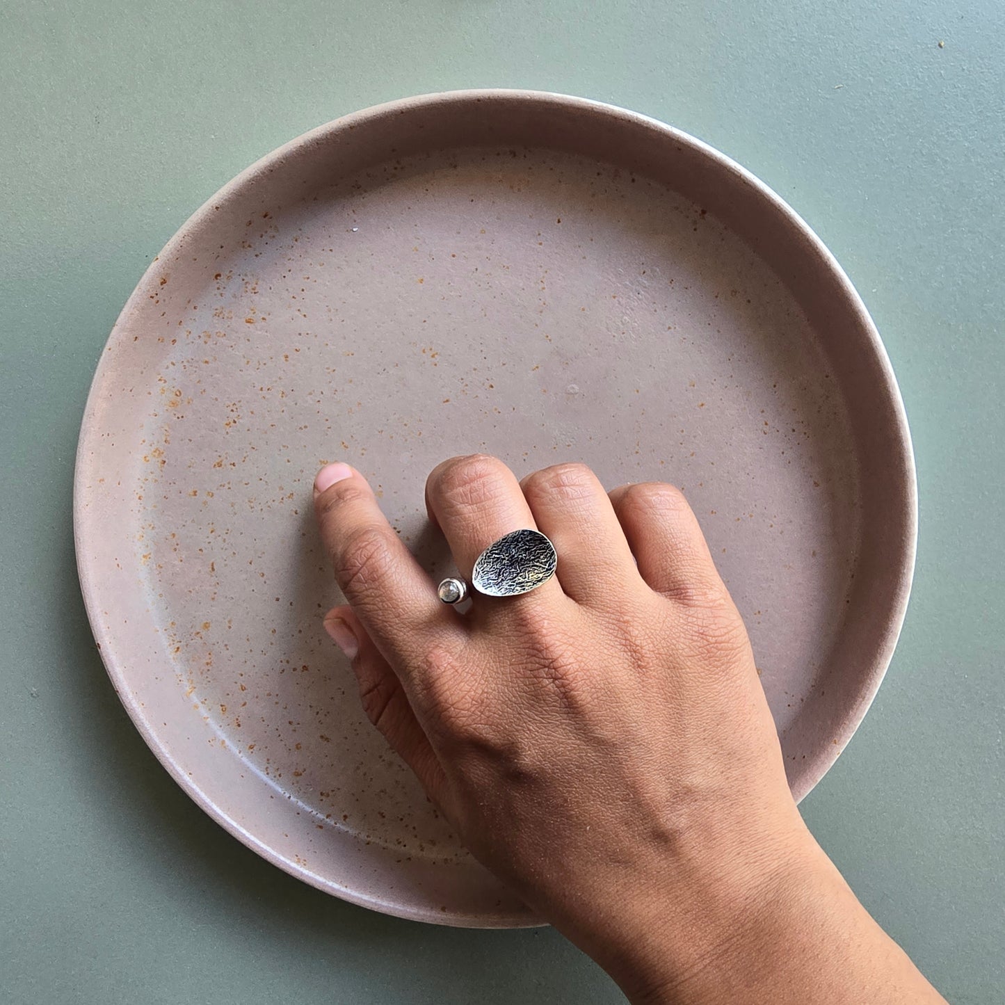 Oval ring - labradorite