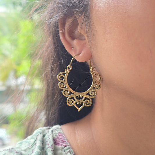 Elise hoops