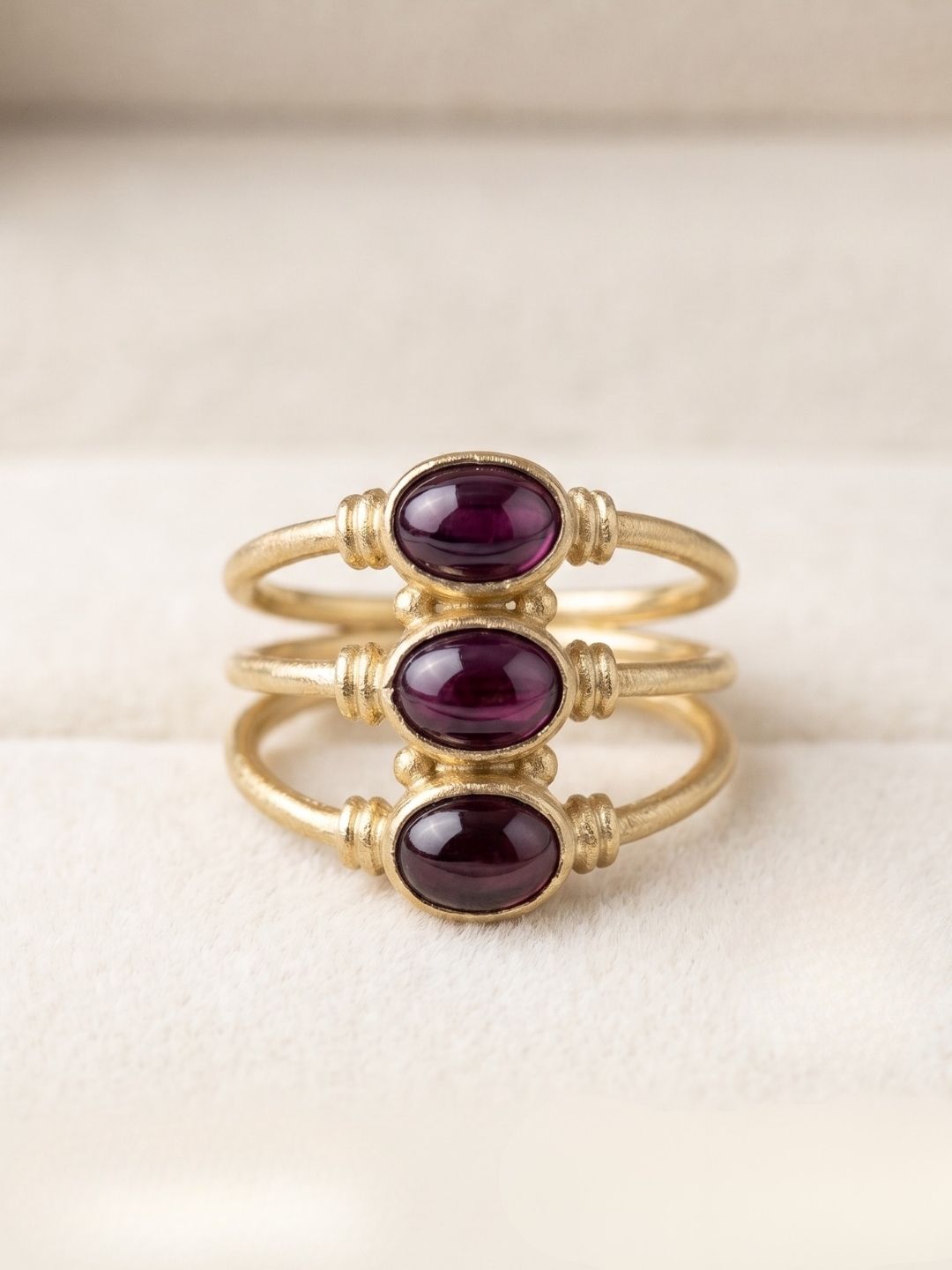 Trio ring - Garnet