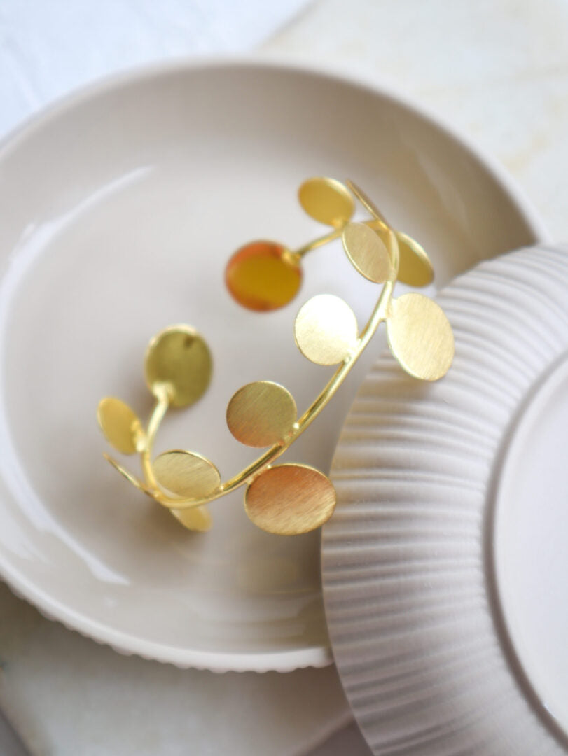 Circular disc cuff 1