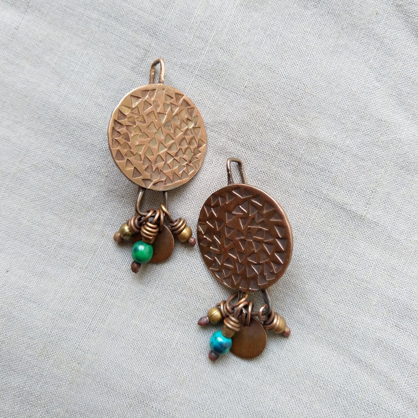 Circular copper disc earrings with danglings