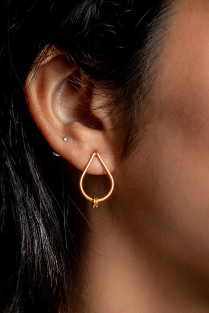 Drop shaped earstuds with hangings