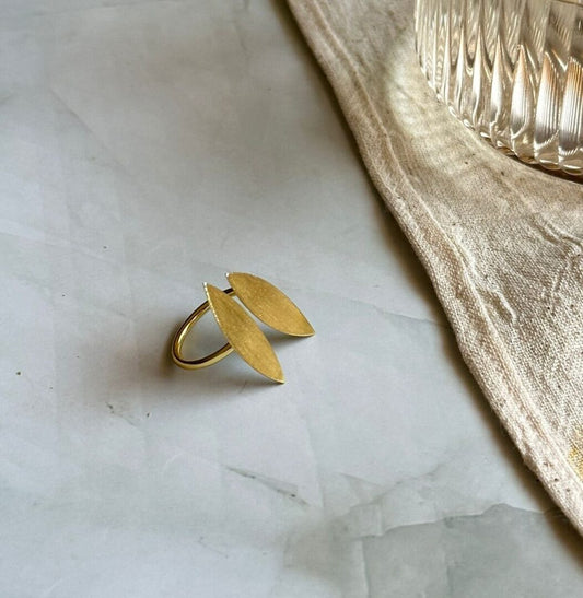 leaf shaped open ring