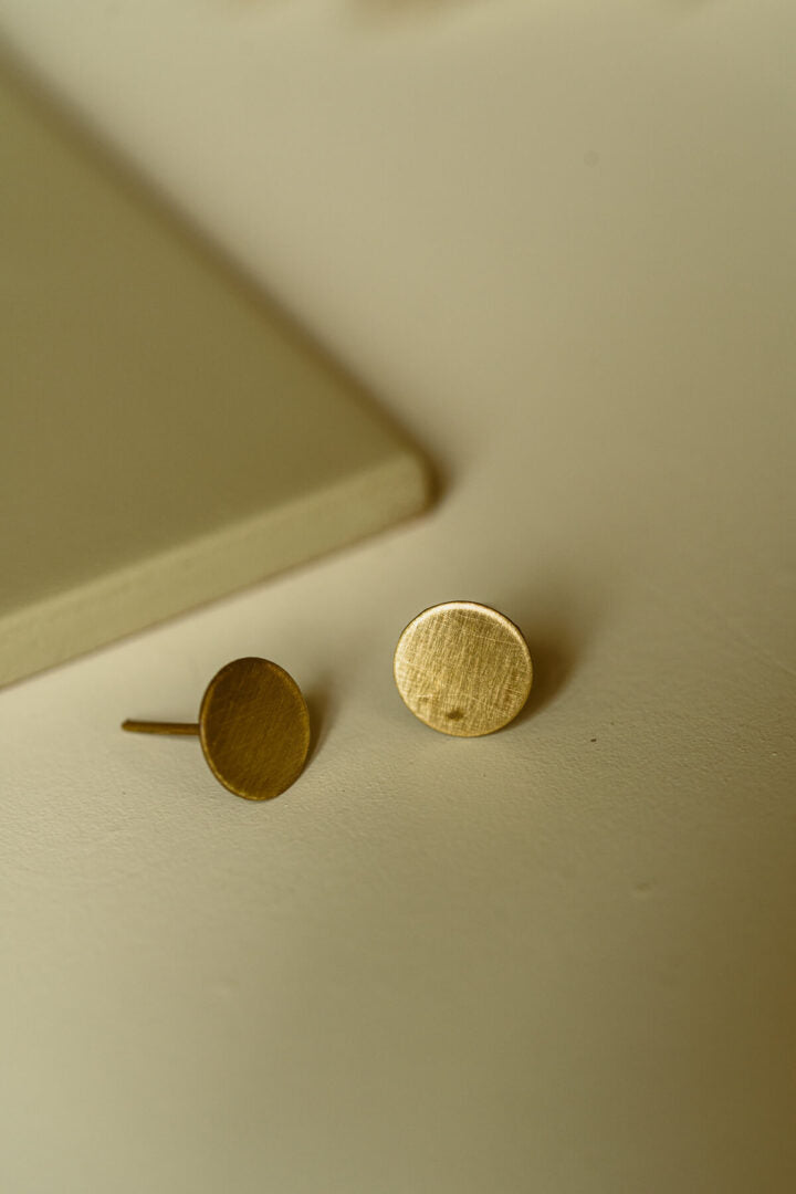 Minimal circular studs - brass