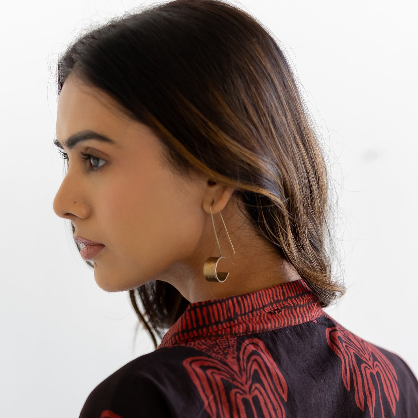Textured circle earhooks