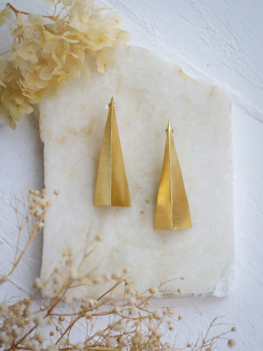 Triangular studs