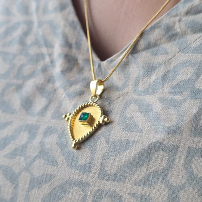 Verdant leaf pendant