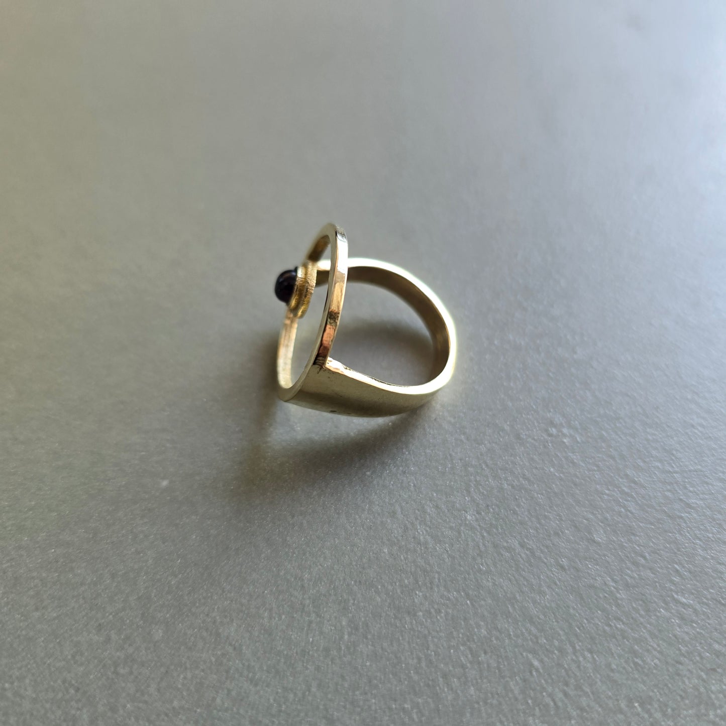 Circle ring - garnet