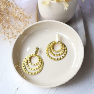 Rings with rawa accent studs
